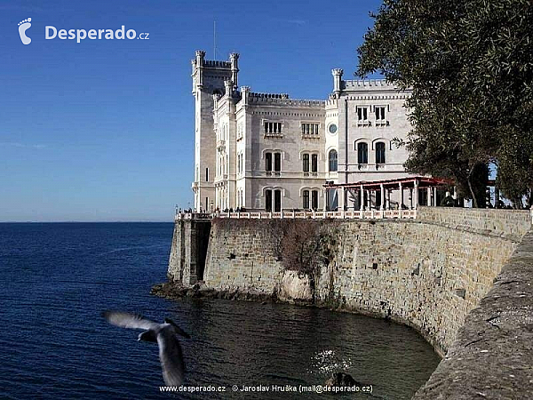 Zámek Il Castello di Miramare v Trieste (Itálie)