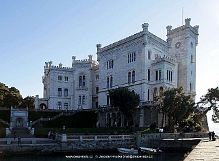 Zámek Il Castello di Miramare v Trieste (Itálie)