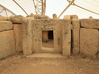 Megalitický chrám Mnajdra připomíná doby dávno minulé