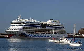 Výletní loď ve Funchalu (ostrov Madeira - Portugalsko)