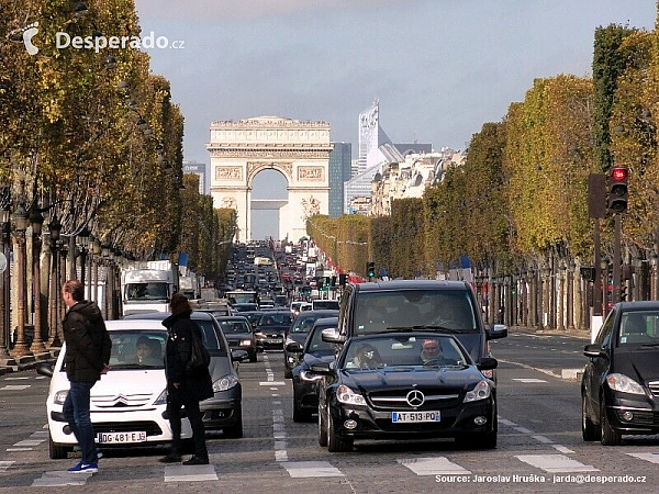 Vítězný oblouk v Paříži (Francie)