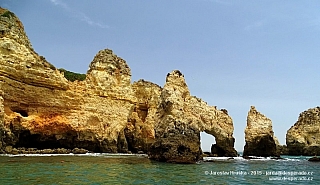 Skalnaté pobřeží Algarve (Portugalsko)