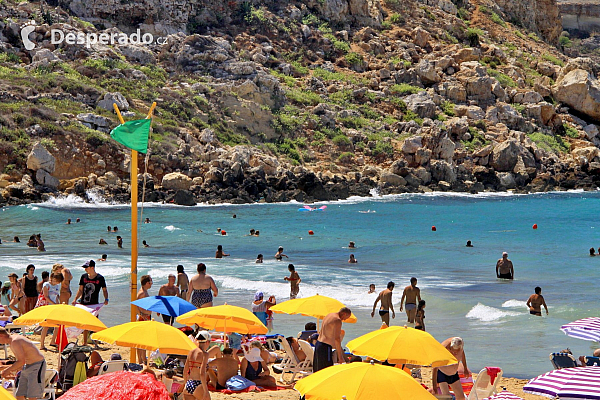 Nejkrásnější písečná pláž je Golden Bay (Malta)