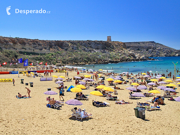 Nejkrásnější písečná pláž je Golden Bay (Malta)