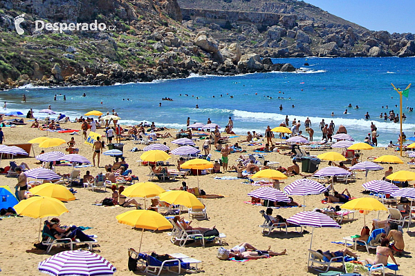 Nejkrásnější písečná pláž je Golden Bay (Malta)