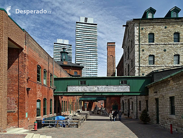 Historická čtvrť The Distillery District v Torontu (Kanada)