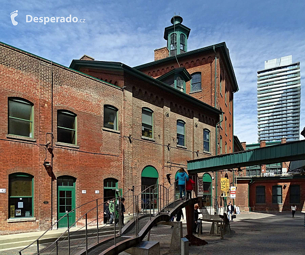 Historická čtvrť The Distillery District v Torontu (Kanada)