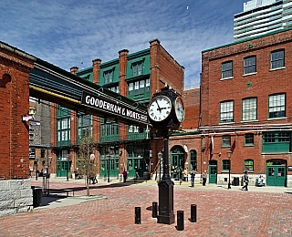 Historická čtvrť The Distillery District v Torontu (Kanada)