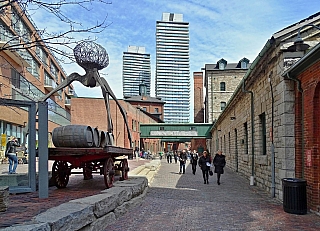 Historická čtvrť The Distillery District v Torontu (Kanada)