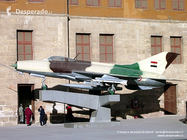 Stíhačka MIG-21 ve vojenském muzeu v Káhiře (Egypt)