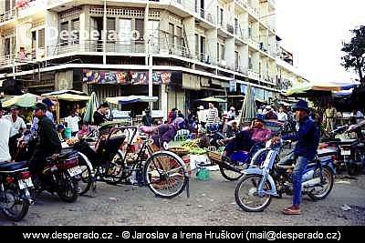 Ulice v Phnompenh (Kambodža)
