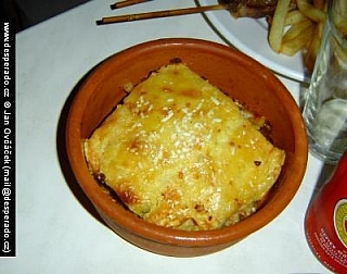 Tradiční řecké jídlo Musaka (Řecko)