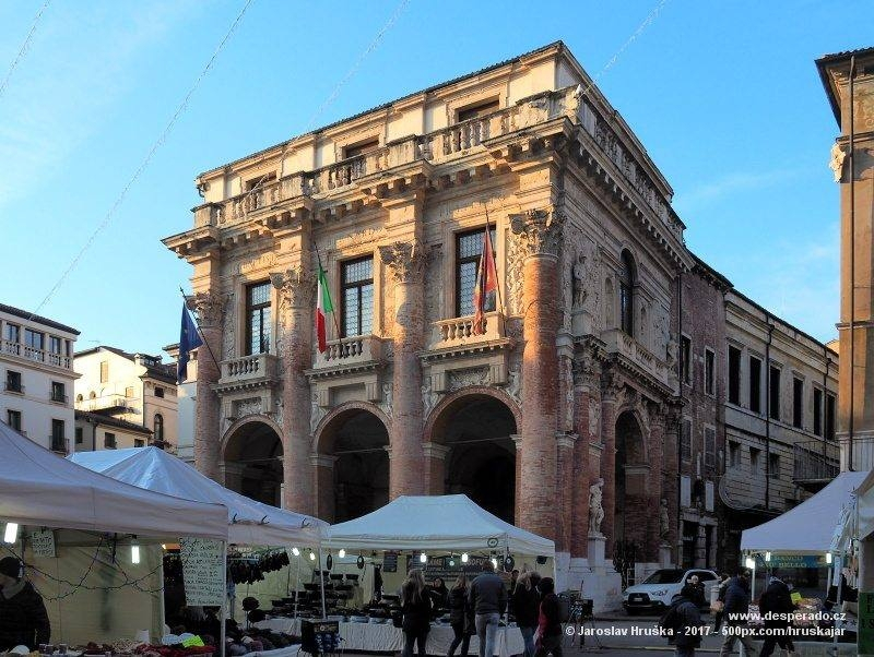 Kapitánský palác (Loggia del Capitaniato) ve Vicenza (Itálie)