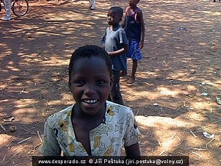 Děti na tržišti u Viktoriiných vodopádů (Zimbabwe)