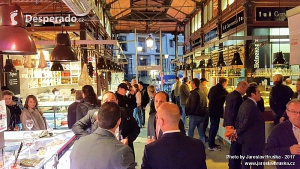 Mercado de San Miguel v Madridu (Španělsko)