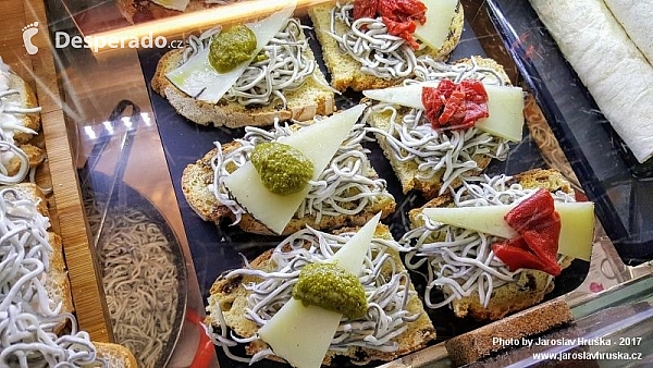 Mercado de San Miguel v Madridu (Španělsko)