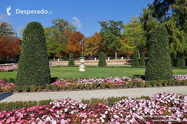 Park Retiro (Parque del Buen Retiro) v Madridu (Španělsko)