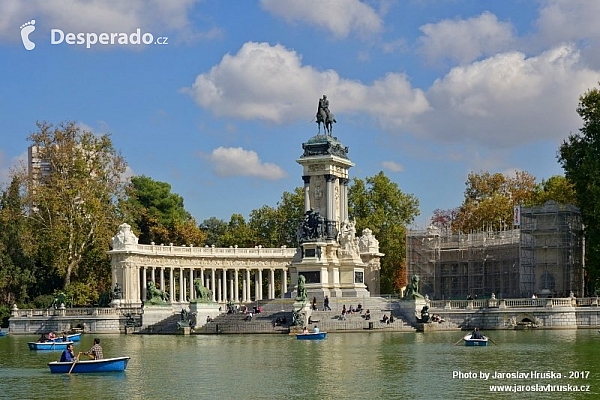 Park Retiro (Parque del Buen Retiro) v Madridu (Španělsko)
