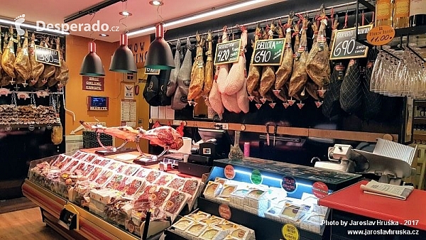 Obchod se šunkou Jamon Iberico v Madridu (Španělsko)