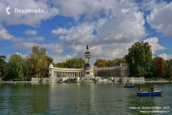 Park Retiro (Parque del Buen Retiro) v Madridu (Španělsko)