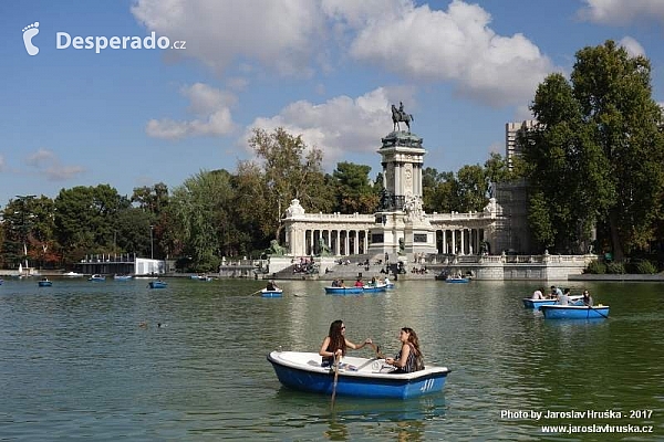 Park Retiro (Parque del Buen Retiro) v Madridu (Španělsko)