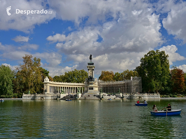 El Retiro Park v Madridu (Španělsko)