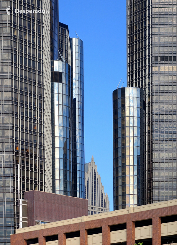 GM Renaissance Center v Detroitu (Michigan - USA)