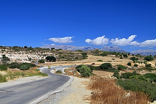 Krajina okolo archeologické lokality Phaistos na Krétě (Řecko)
