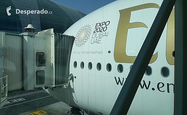 Vstup do obřího Airbusu A380 (Letiště Dubaj - Spojené arabské emiráty)