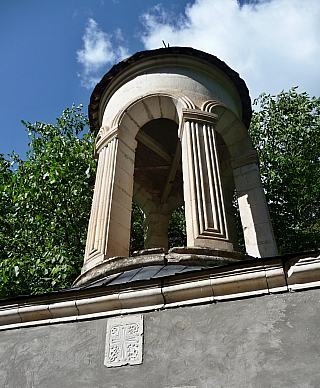 Zbytky kostela u Nikortsmindy (Gruzie)