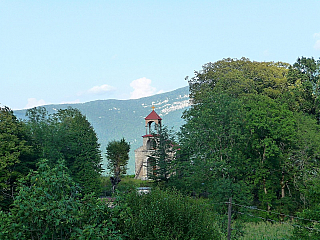 Kostelík ve vesnici Makhura (Gruzie)