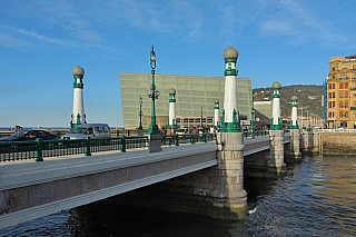 Most Puente Del Kursaal v San Sebastian (Španělsko)