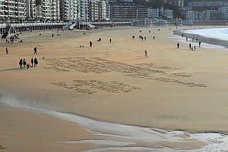 Legendární pláž La Concha v San Sebastian (Španělsko)