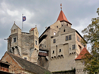 Pernštejn aneb jeden z nejzachovalejších gotických hradů (Česká republika)