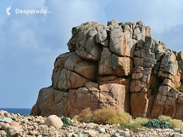 Le Gouffre na Cote de Granit Rose (Francie)