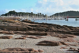 Le Gouffre na Cote de Granit Rose (Francie)