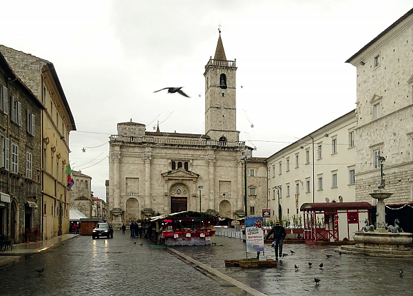 Cattedrale di Saint Emidio v Ascoli Piceno (Itálie)