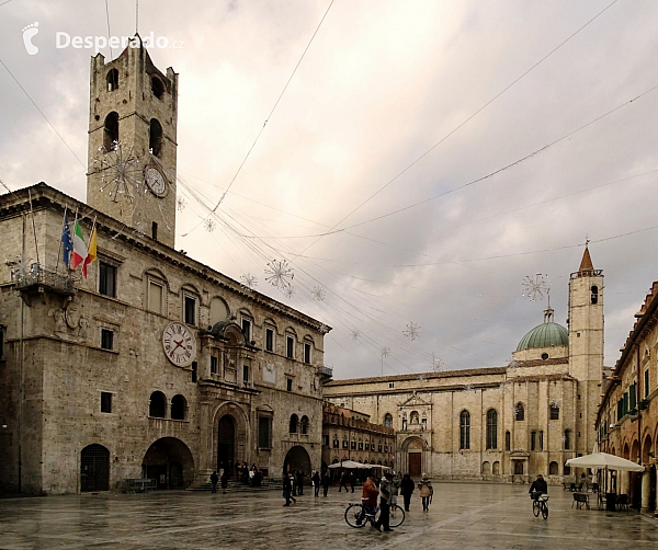 Kapitánský palác v Ascoli Piceno (Itálie)