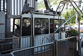 Lanovka na skálu v Gibraltaru (Velká Británie)