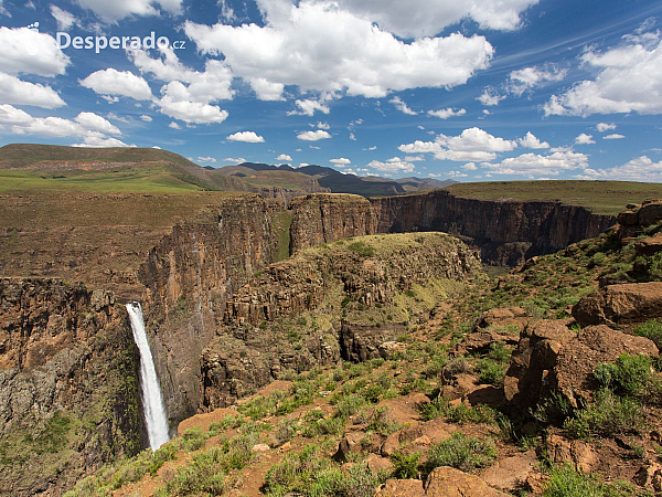 Horská krajina s vodopádem (Lesotho)