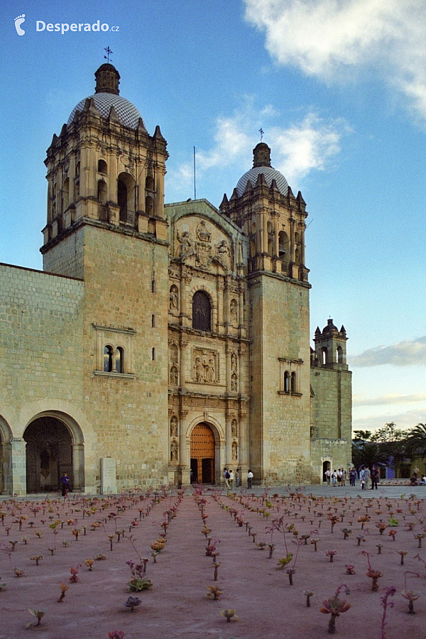 Katedrála Nanebevzetí Panny Marie v Oaxaca de Juaréz (Mexiko)