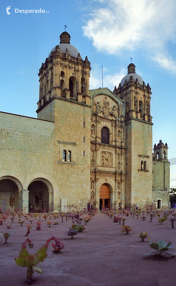 Katedrála Nanebevzetí Panny Marie v Oaxaca de Juaréz (Mexiko)