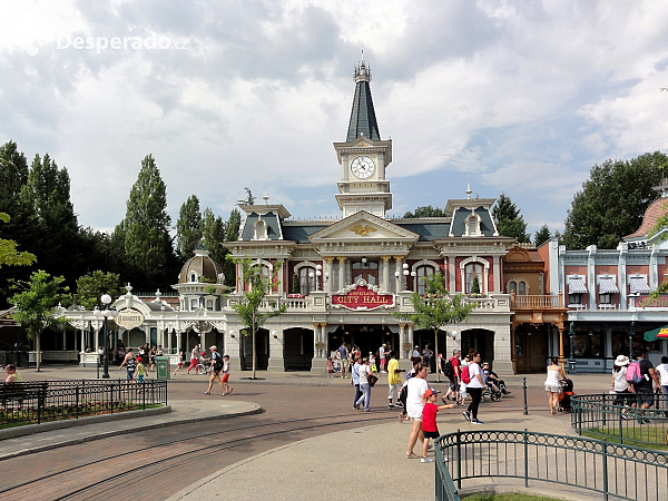 Disneyland Park v Paříži (Francie)