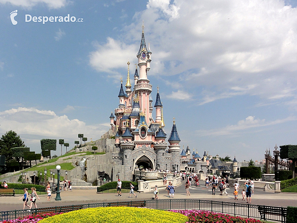 Disneyland Park v Paříži (Francie)