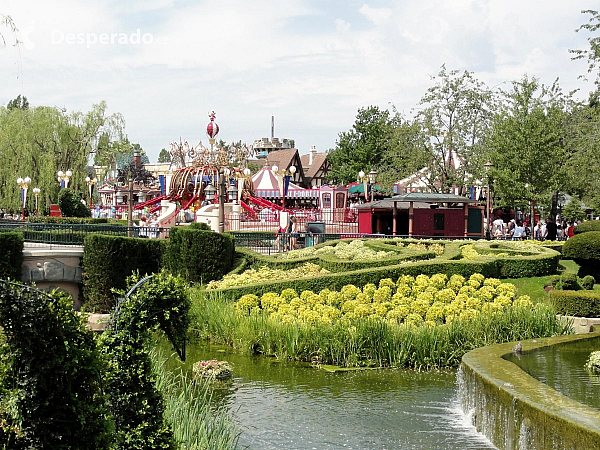 Disneyland Park v Paříži (Francie)