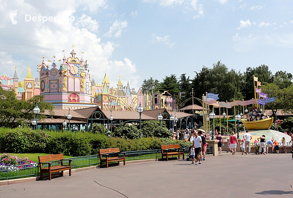 Disneyland Park v Paříži (Francie)