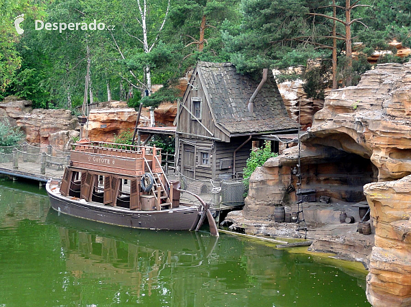 Disneyland Park v Paříži (Francie)