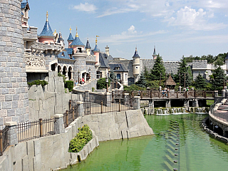 Disneyland Park v Paříži (Francie)