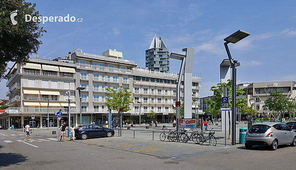 Piazza Mazzini v Lido di Jesolo (Itálie)