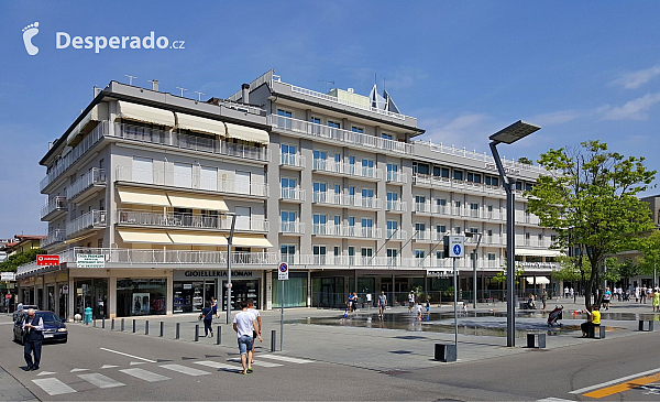 Piazza Mazzini v Lido di Jesolo (Itálie)